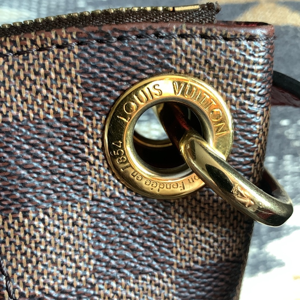 ❤️🤎💄💋Louis Vuitton South Bank Besace Bag❤️🤎💄💋 - Picture 8 of 16